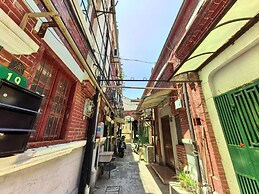 Shanghai Hills & Aromahome Sunshine BnB