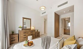 Beachside 2BR W Pool Gym Lagoon Access