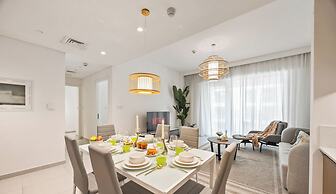 Beachside 2BR W Pool Gym Lagoon Access