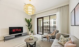 Beachside 2BR W Pool Gym Lagoon Access