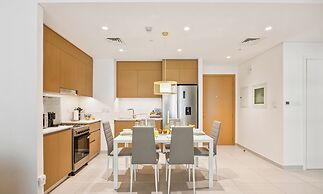 Beachside 2BR W Pool Gym Lagoon Access