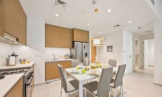 Beachside 2BR W Pool Gym Lagoon Access