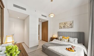 Beachside 2BR W Pool Gym Lagoon Access