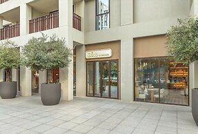Beachside 2BR W Pool Gym Lagoon Access