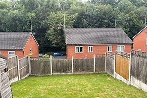 House - Sleeps 5, Private Parking & Pets Allowed