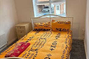House - Sleeps 5, Private Parking & Pets Allowed