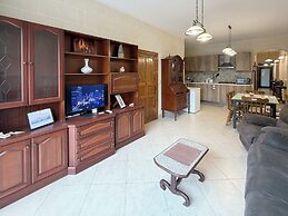 Traditional Maltese 3BD Apartment