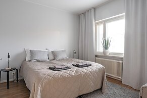 Bright & Cozy 2BR Home in Central Lahti