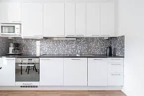Bright & Cozy 2BR Home in Central Lahti