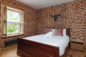 Spacious 4-bed Near City Sea
