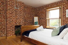 Spacious 4-bed Near City Sea