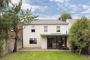 Spacious 4-bed Near City Sea