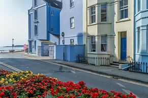 Beachcomber Seaside Apartment - 2 Bedroom - Tenby
