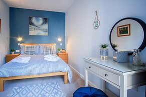 Beachcomber Seaside Apartment - 2 Bedroom - Tenby