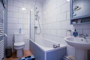 Beachcomber Seaside Apartment - 2 Bedroom - Tenby