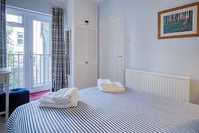 Beachcomber Seaside Apartment - 2 Bedroom - Tenby