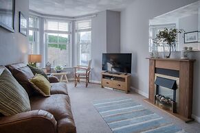 Beachcomber Seaside Apartment - 2 Bedroom - Tenby