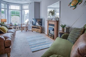 Beachcomber Seaside Apartment - 2 Bedroom - Tenby