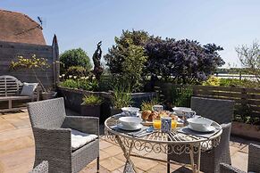 Bespoke Retreat for 4 in West Wittering