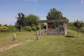 Spacious Coastal Retreat for 10 in West Wittering