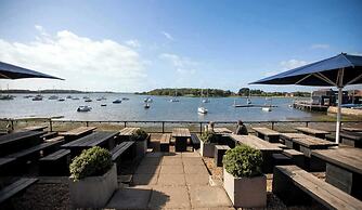 Spacious Coastal Retreat for 10 in West Wittering