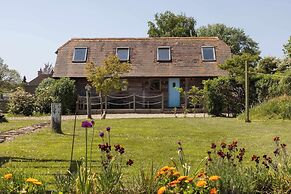 Spacious Coastal Retreat for 10 in West Wittering