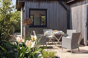 Spacious Coastal Retreat for 10 in West Wittering