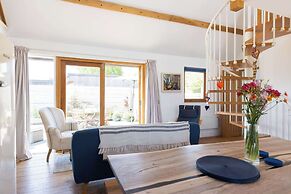 Spacious Coastal Retreat for 10 in West Wittering