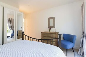 Spacious Coastal Retreat for 10 in West Wittering