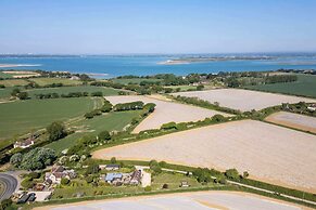 Spacious Coastal Retreat for 10 in West Wittering
