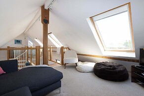Spacious Coastal Retreat for 10 in West Wittering