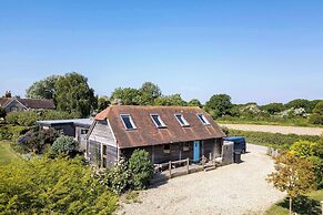 Spacious Coastal Retreat for 10 in West Wittering