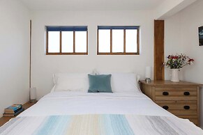 Spacious Coastal Retreat for 10 in West Wittering