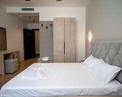 Leo Hotel