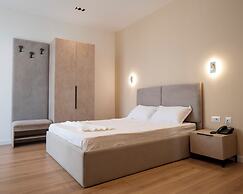 Leo Hotel