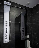 Leo Hotel