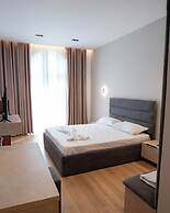 Leo Hotel