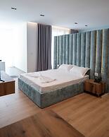 Leo Hotel