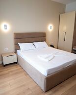 Leo Hotel