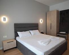 Leo Hotel