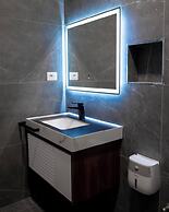 Leo Hotel