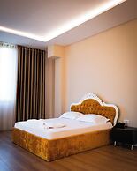 Leo Hotel