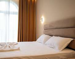 Leo Hotel