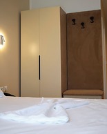 Leo Hotel