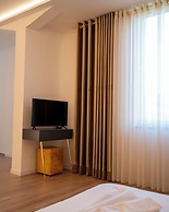 Leo Hotel