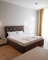 Leo Hotel