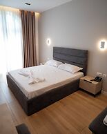 Leo Hotel