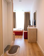 Leo Hotel