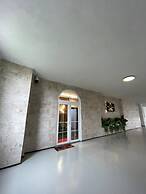 Leo Hotel
