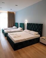 Leo Hotel